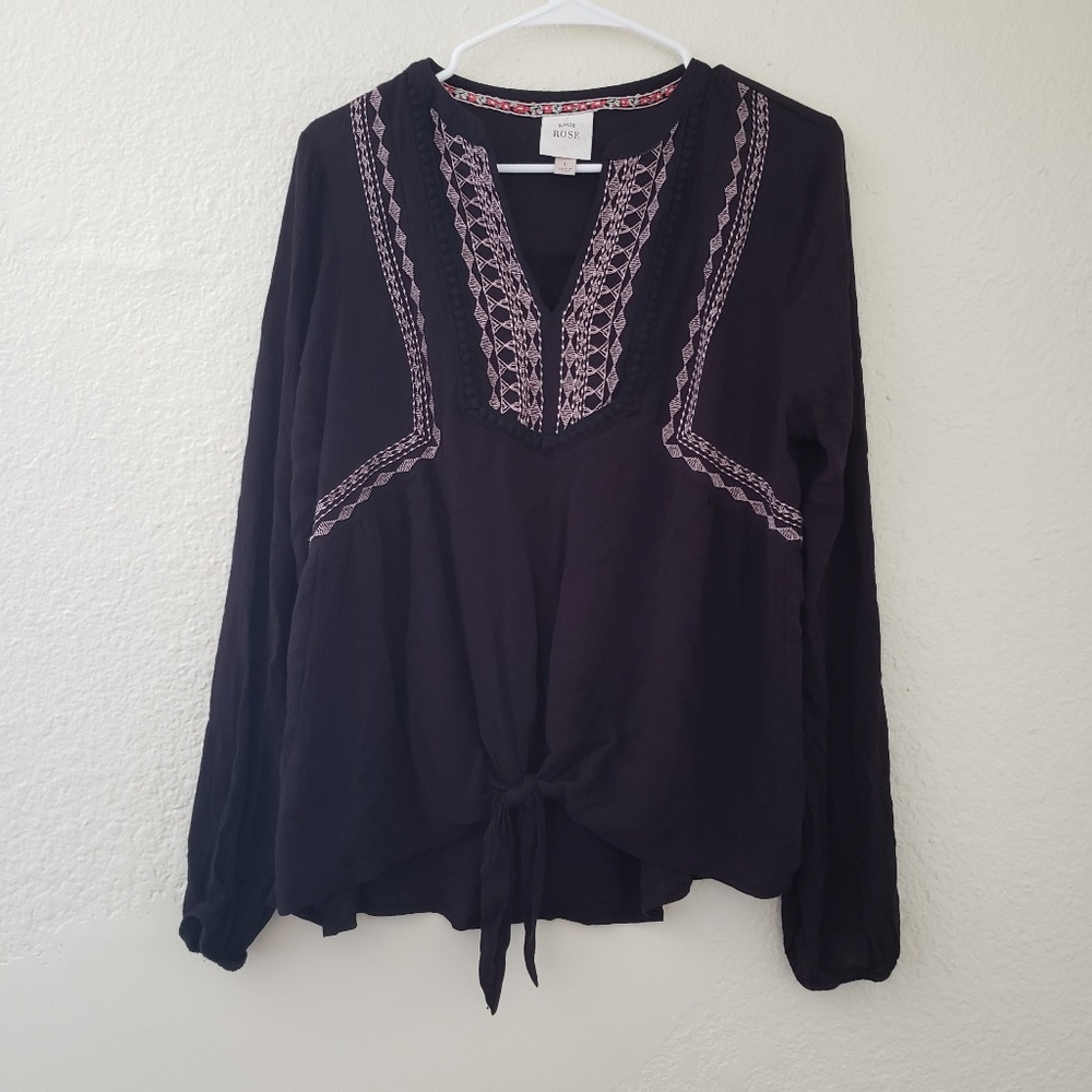 NWOT Embroidered Tie Front Top Knox Rose L